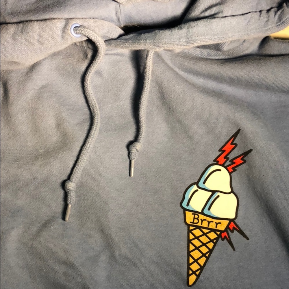men’s draw string hoodie Medium